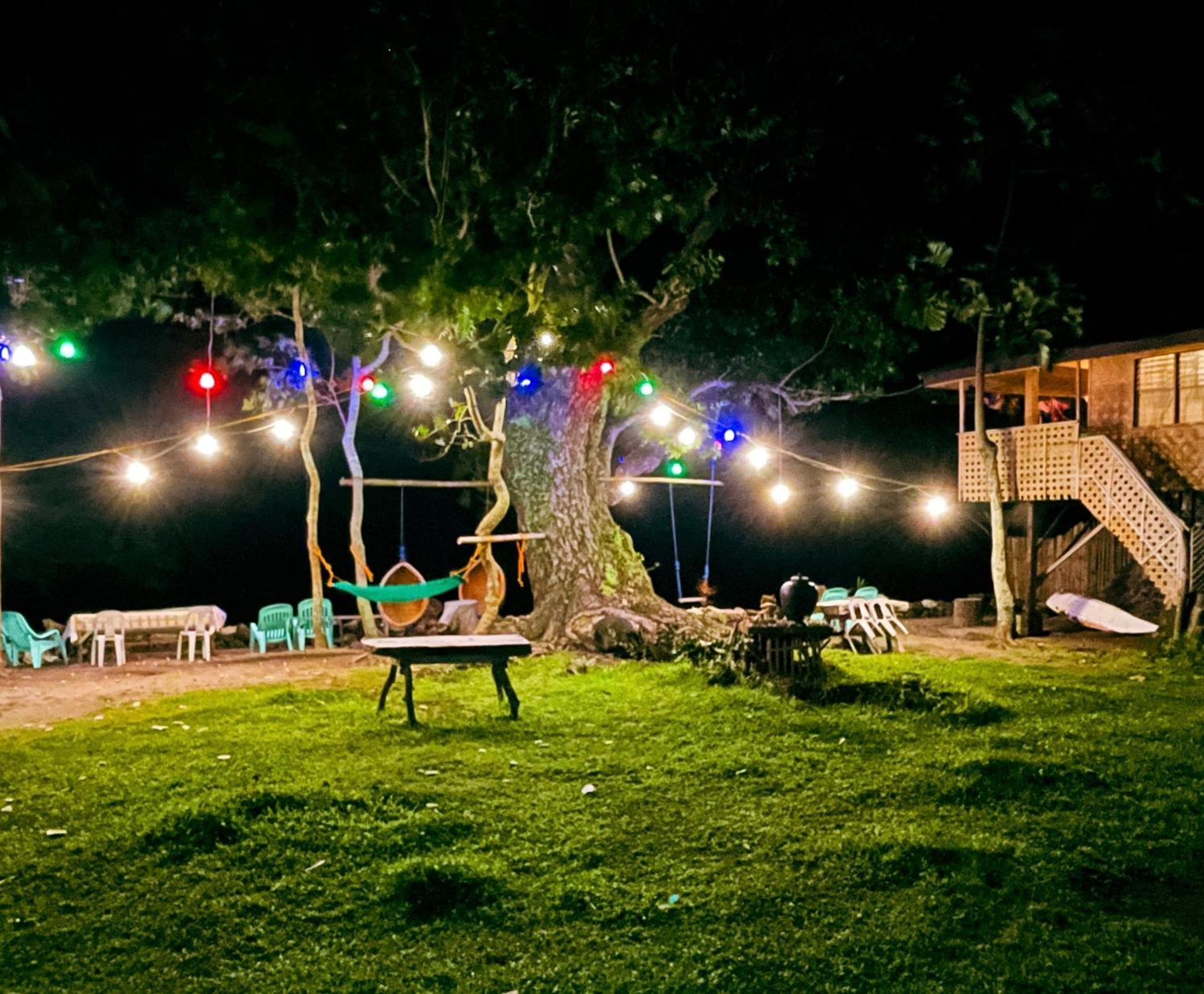 Bed and Breakfast Borbon'S Treehouse By The Sea Mambajao Zewnętrze zdjęcie
